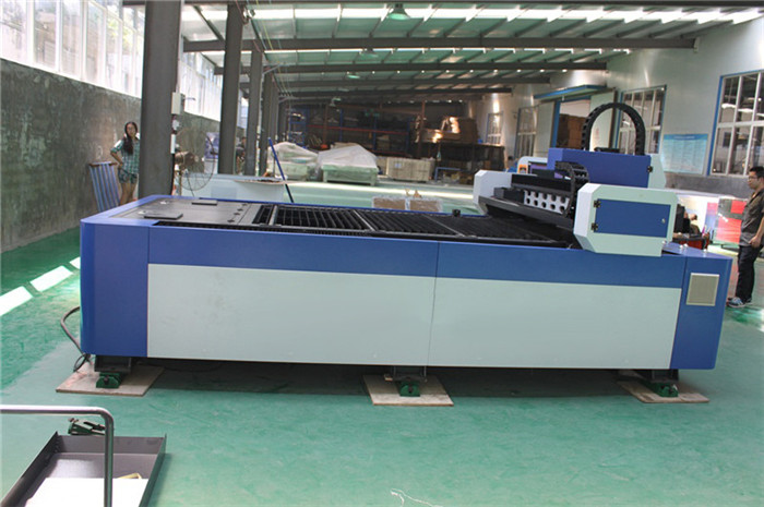 Fiber laser cutting machine